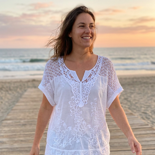 🥳2026 HOT SALE🥳💞50K+ SOLD!🌸👚 50% OFF! Elegant Lace V‑Neck Top – Floral embroidery, relaxed fit & ultra‑soft blend. Flatters every shape – perfect for coffee dates or garden parties! 🕊️✨